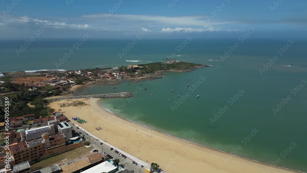 Imagem aérea da região da Enseada Azul em Meaipe Vista de drone das praias de Meaipe e Praia dos Padres, no litoral do Espírito Santo, Brasil.	
