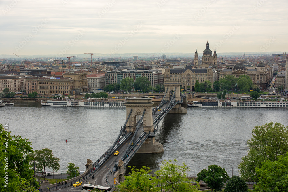 Obraz premium The Széchenyi Chain Bridge in Budapest over the Danube river, aerial view