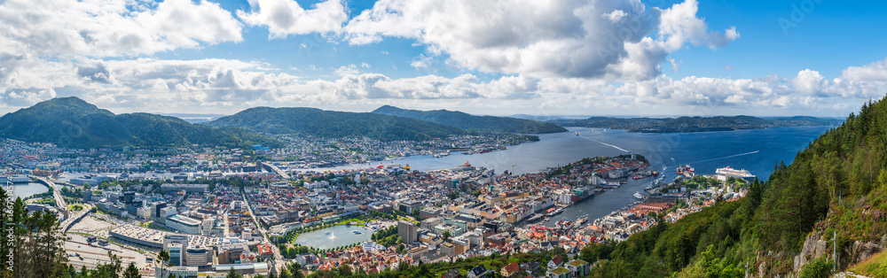 Fototapeta premium Panoramic view of Bergen from Mount Floyen