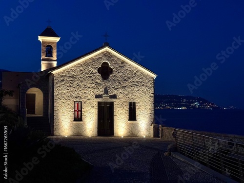 chiesa di Sant'ìAmpelio a Bordighera in una bella serata estiva. Liguria, Italia