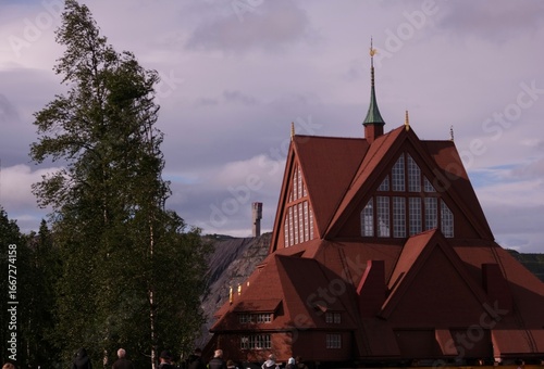 Photos Kiruna, Sweden – August 19, 2023: The historic wooden Kiruna Church is being relocated to a new site as part of the urban transformation project