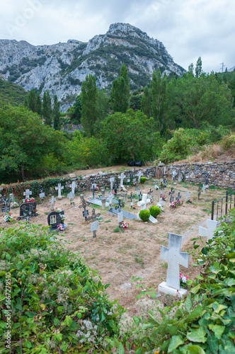 Cementerio en la montaña en el  norte de España