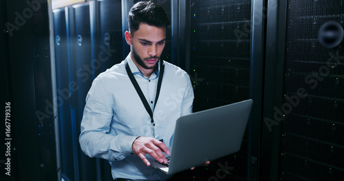 Foto Data center, cybersecurity and man with laptop, typing and network engineer with tech for software