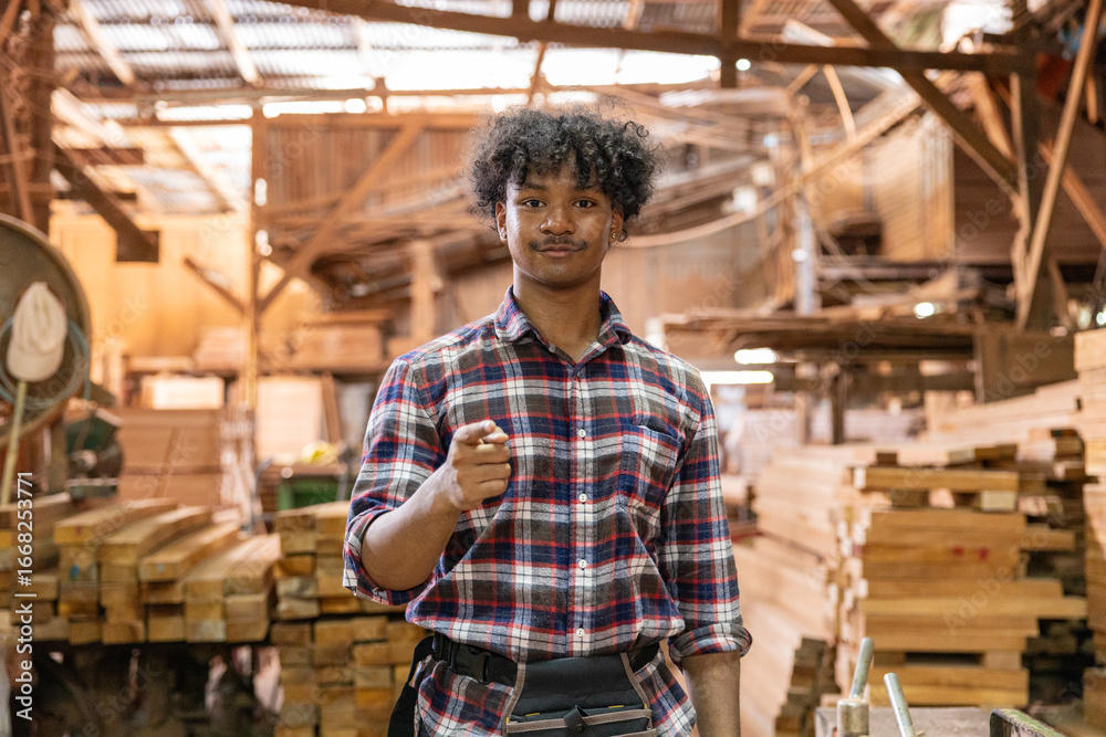 Obraz premium Supervisor inspecting lumber production at sawmill