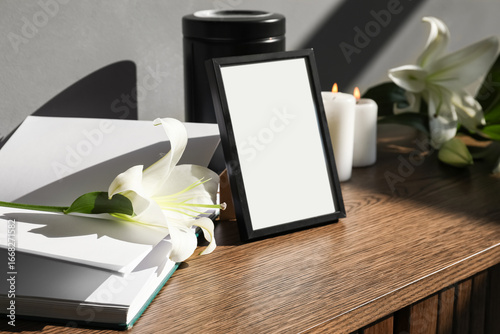 Blank funeral frame, mortua...