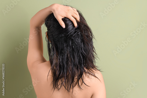 Young woman with wet hair o...