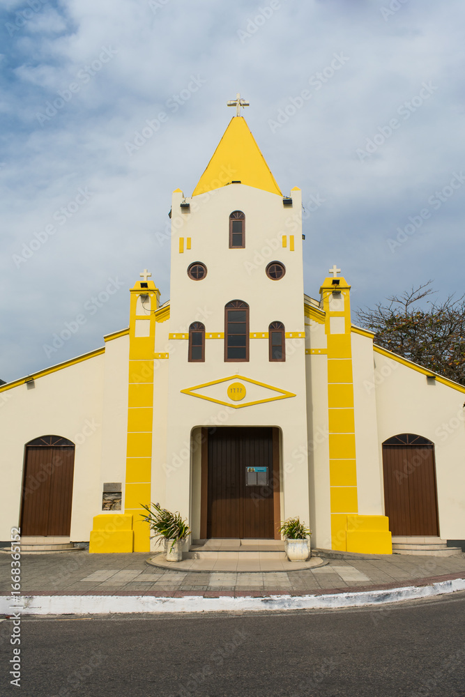 Fototapeta premium Igreja Santana e São Joaquim, catholic church at Armaçao beach - Florianopolis island, Brazil