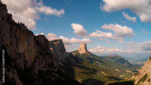 Foto Le Mont Aiguille vu depuis le Pas de l'Aiguille