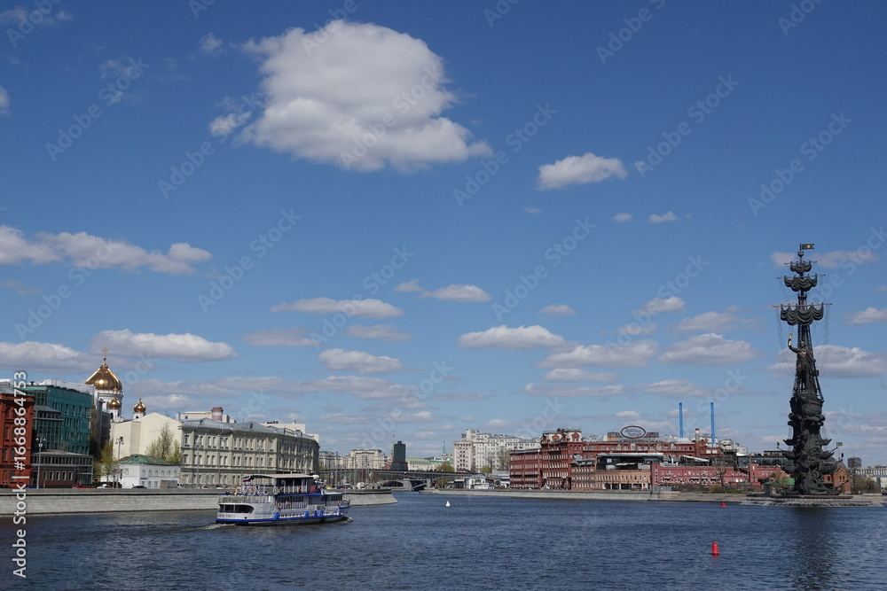 Fototapeta premium View of the Moskva River from the Crimean Bridge