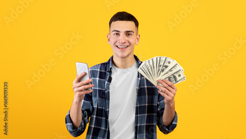 Photos Online finances concept