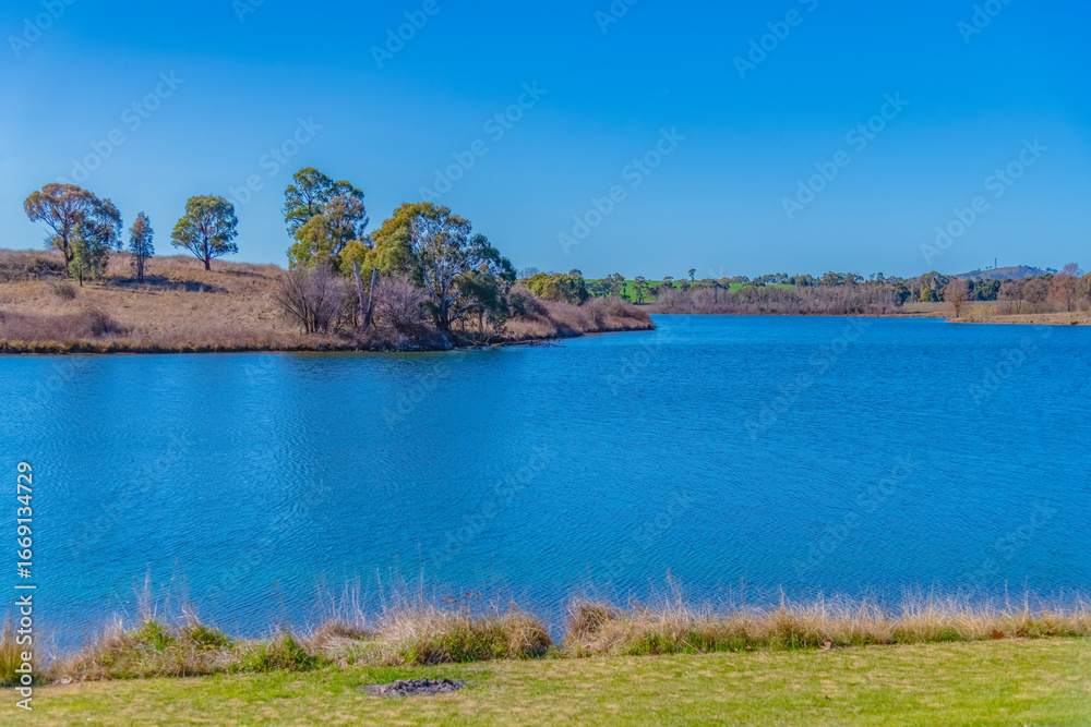 Naklejka premium The Edge of Winter, the Promise of Spring around Carcoar Dam