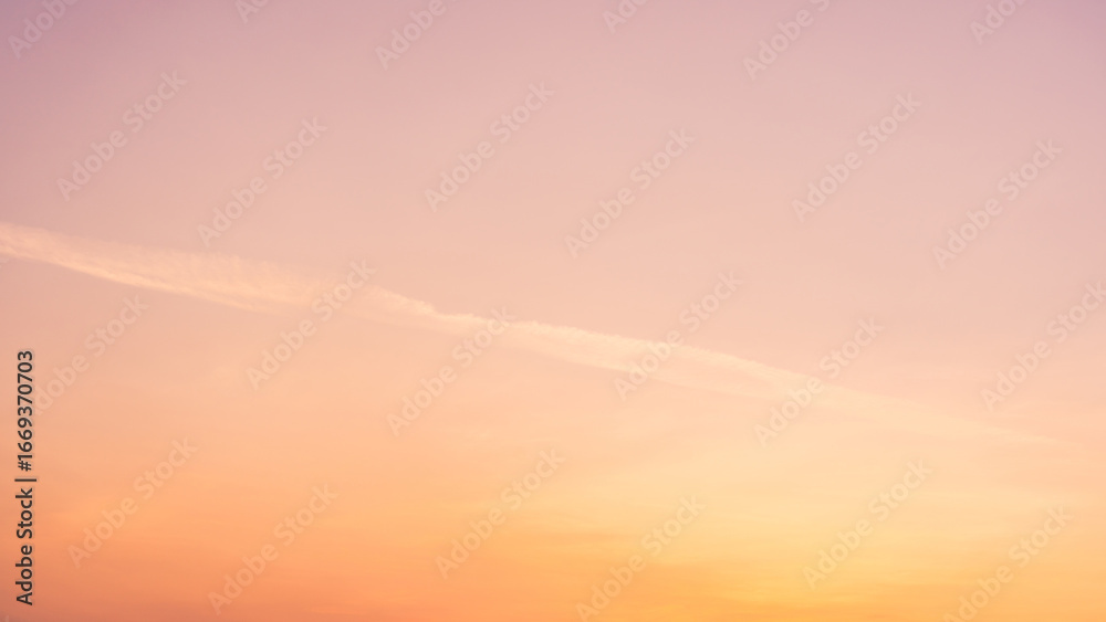 Obraz premium Pink sky background, Romantic morning sky cloud on Sunset, idyllic nature cloud in golden hour, Dramatic sunlight with majestic peaceful sky in Summer season Backgrounds.