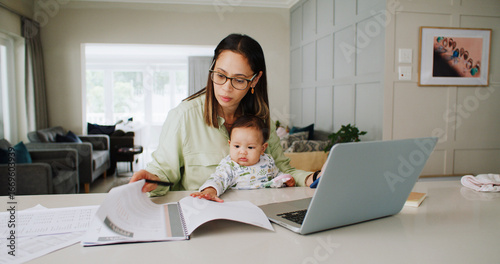 Konstfotografi Laptop, remote work and mom with baby in home for online article, research and copywriting