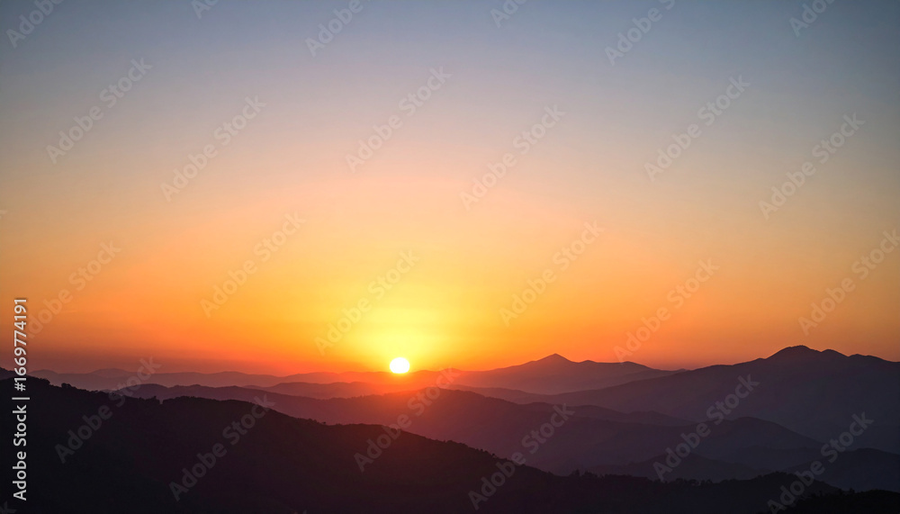 Fototapeta premium Mountain Sunrise - A Scenic Landscape at Dawn.