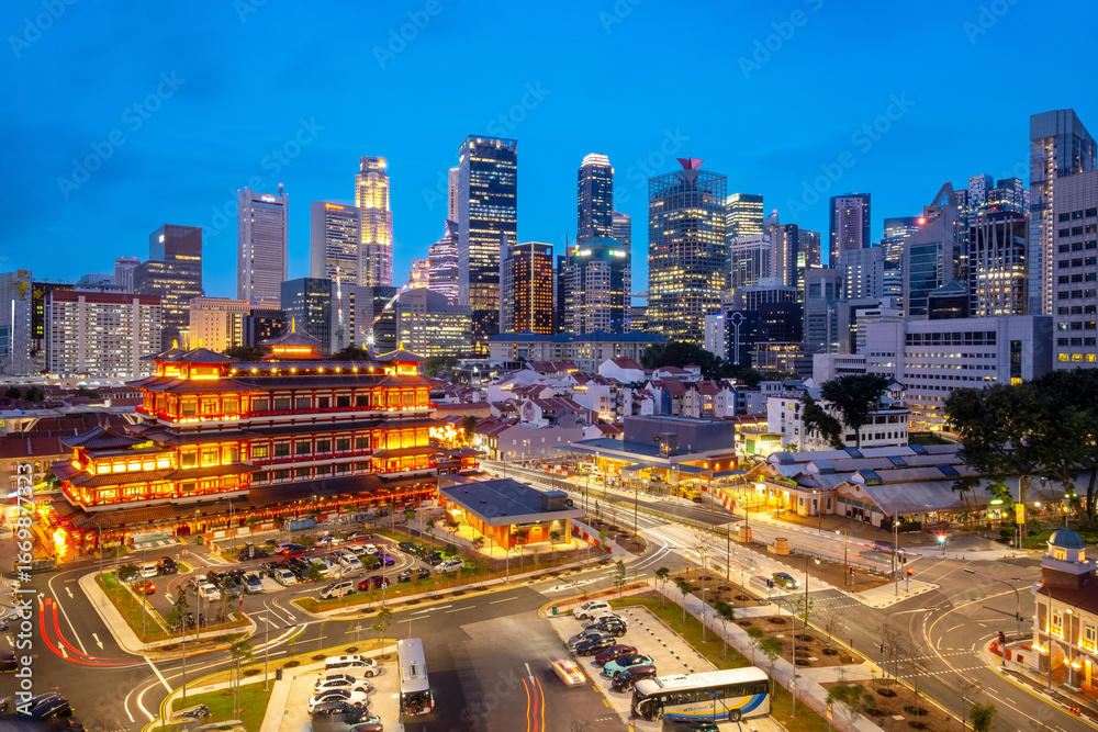 Fototapeta premium Buddha Tooth Relic Temple, Aerial view of Chinatown Singapore.