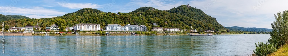 Naklejka premium Panoramic view of the Siebengebirge mountains, Rhine Valley and Drachfels castle ruins near Königswinter in Germany