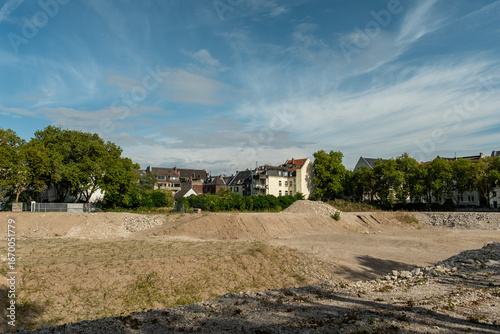 Wallpaper Mural Baugrube mit Häusern im Hintergrund, Ehrenfeld, Köln, NRW, Deutschland Torontodigital.ca