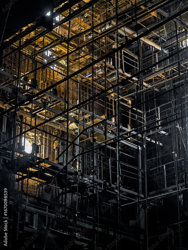 Obraz premium inside a building burned down and destroyed during the war in a city in Ukraine