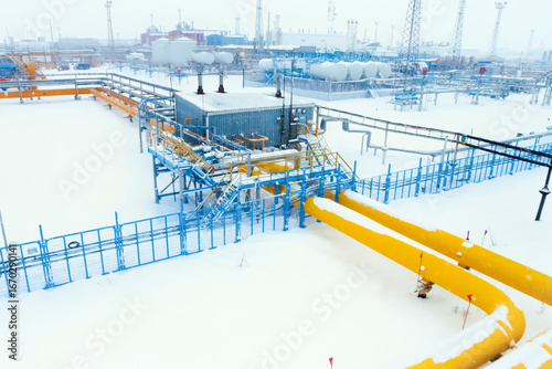 Gas pipelines in gas treatment plant for a liquefied natural gas
