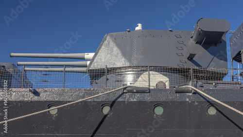 Obraz na plátně The deck of a battlecruiser with guns