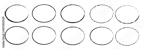 Set of round grunge circles shapes on a white background. Grunge round shapes. Grunge banner and paint brush stamps, paint brush stock set, outline circle paint brush