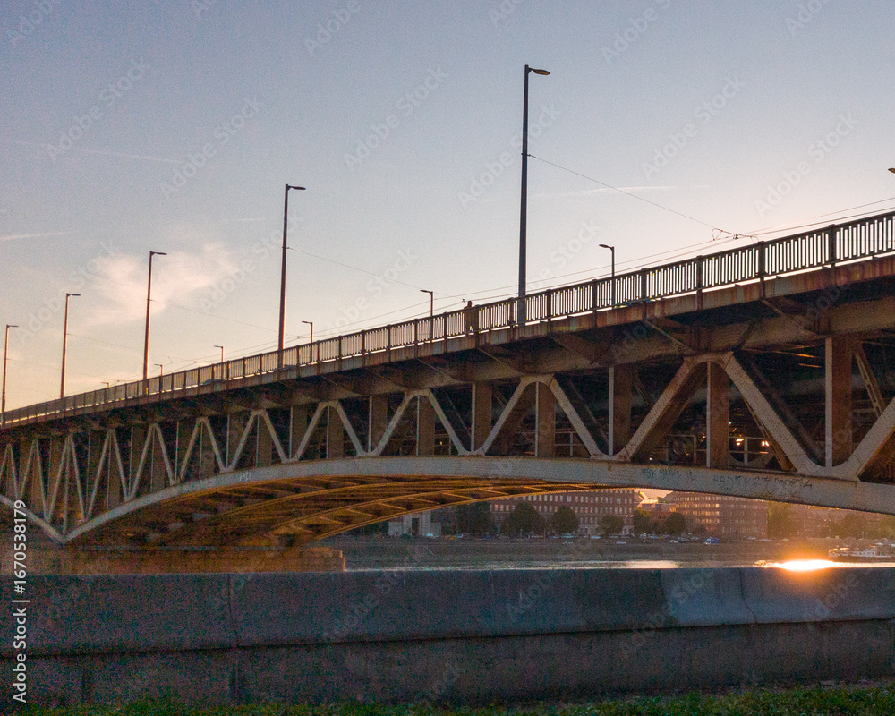 Naklejka premium bridge at sunset