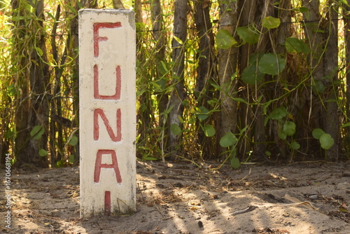 Bild auf Leinwand Demarcador de território indígena brasileiro Funai