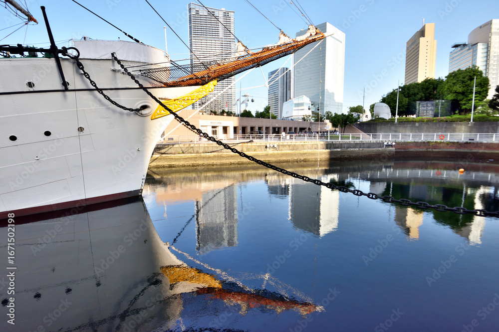Obraz premium 横浜みなとみらいの帆船日本丸が繋留する公園