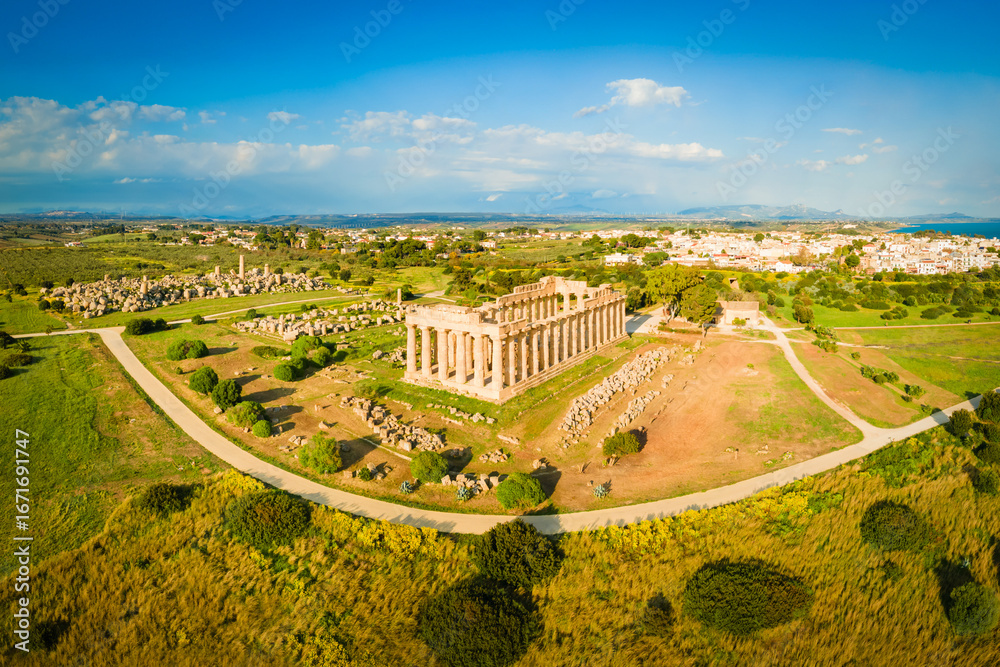 Naklejka premium Hera Temple aerial panoramic view at Selinunte acropolis