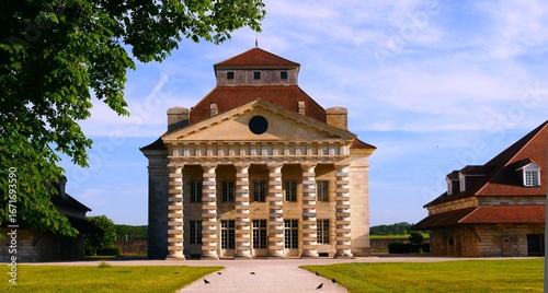 Quadro em tela Maison à colonnes du directeur de la saline royale d’Arc-et-Senans