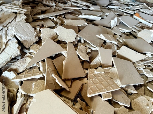 Selective Construction Waste Management with Ceramic Tile Debris