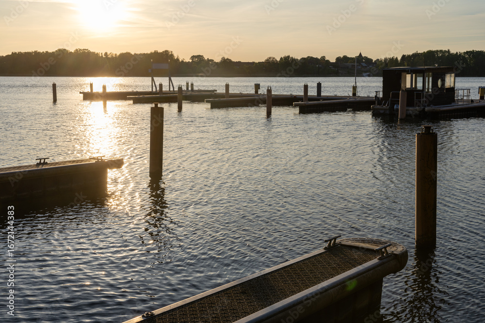 Obraz premium Abendstimmung am Röddelinsee in Brandenburg bei Templin