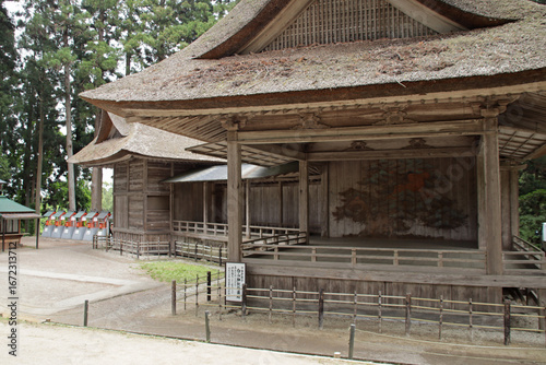 Canvastavla noh stage in a shinto temple (hakusan shrine) in a religious complex (chuson-ji)