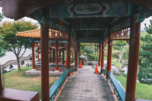 Wallpaper Mural 中国庭園 燕趙園、中国の庭園と歴史的建造物を模様した建物、鳥取、日本 Torontodigital.ca