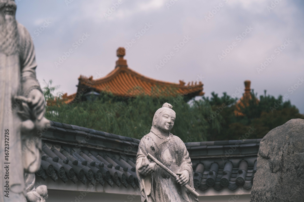 Obraz premium 中国庭園 燕趙園、中国の昔の人の石像、鳥取、日本