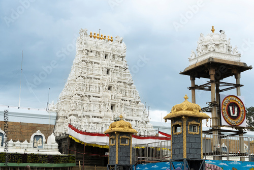 Rajagopuram : Le sommet de la dévotion