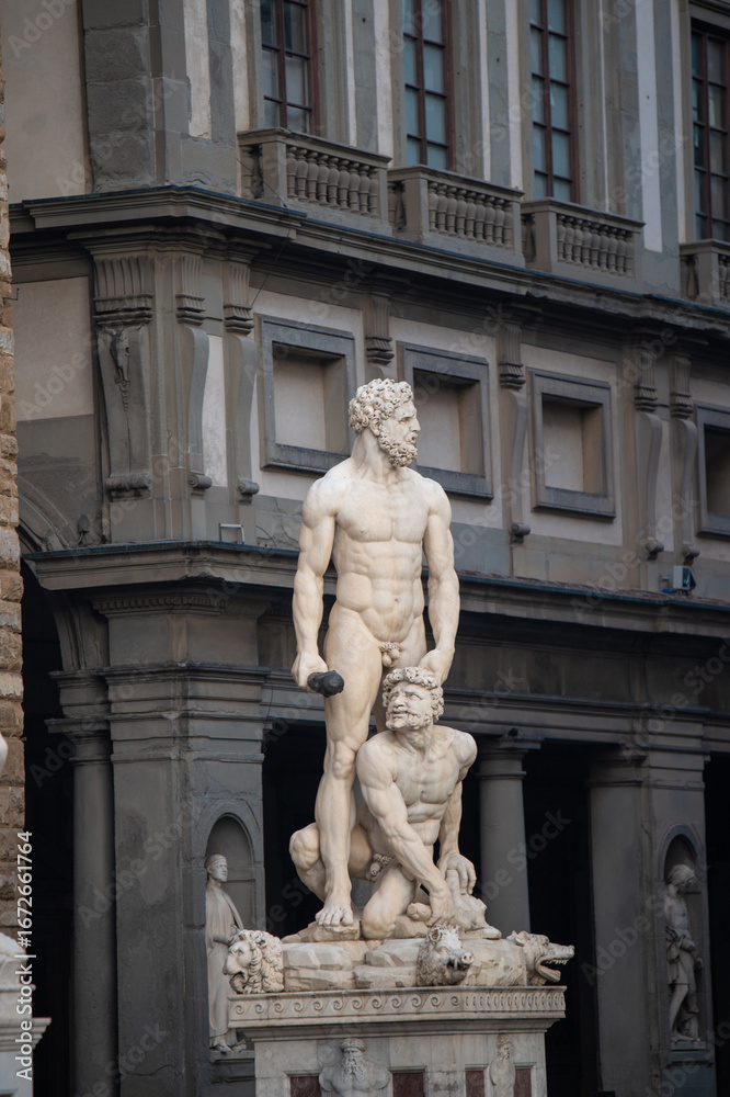 Obraz premium Images of Florence including Ponte Vecchio, Arno river, Duomo Cathedral, romantic couples, sunset views, and the iconic Leaning Tower of Pisa.