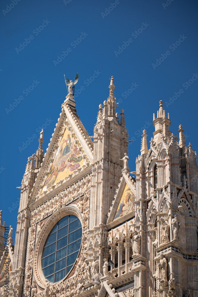 Fototapeta premium Images of Florence including Ponte Vecchio, Arno river, Duomo Cathedral, romantic couples, sunset views, and the iconic Leaning Tower of Pisa.