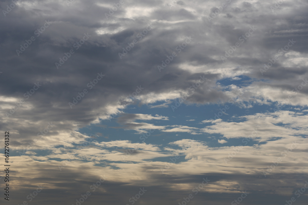 Obraz premium Dramatic Cloudy Sky with Hints of Blue and Soft Textures, Capturing the Beauty of Nature's Canvas in Varied Shades and Patterns for Atmospheric Backgrounds