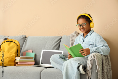African-American teenage gi...