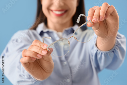 Young woman with stylish ey...