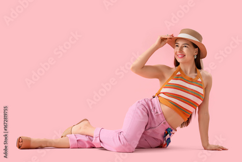 Stylish young woman in summ...