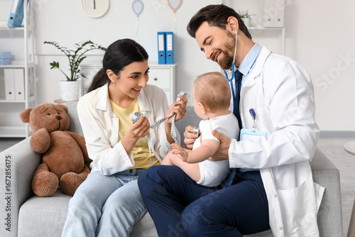 Mother and pediatrician wit...