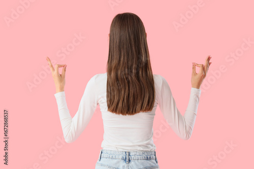 Young woman meditating on p...