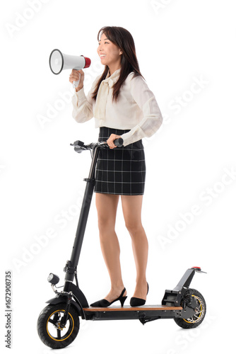 Young Asian businesswoman w...