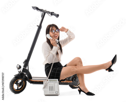 Young Asian businesswoman w...