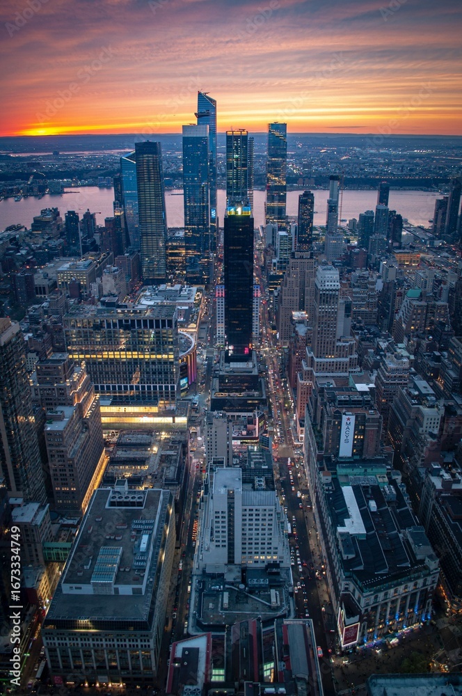 Fototapeta premium Manhattan Skyline and Hudson Yards at Sunset