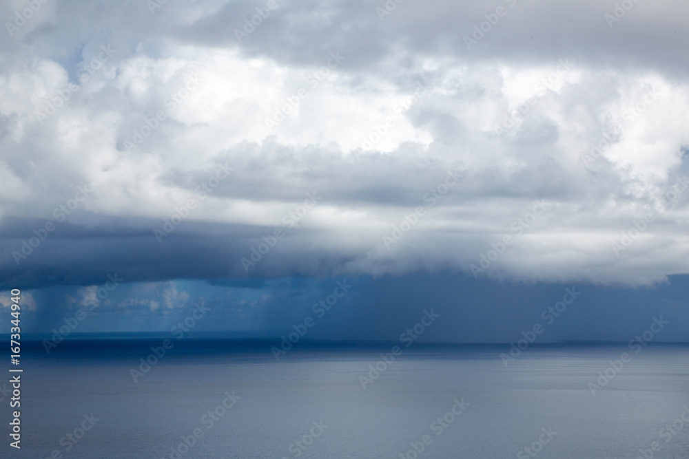 Obraz premium 奄美大島の夏。晴れ時々スコール。