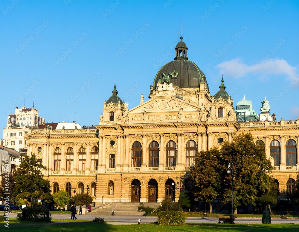 Naklejka premium Grand European building on a sunny day