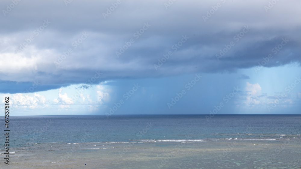 Fototapeta premium 奄美大島の夏空。